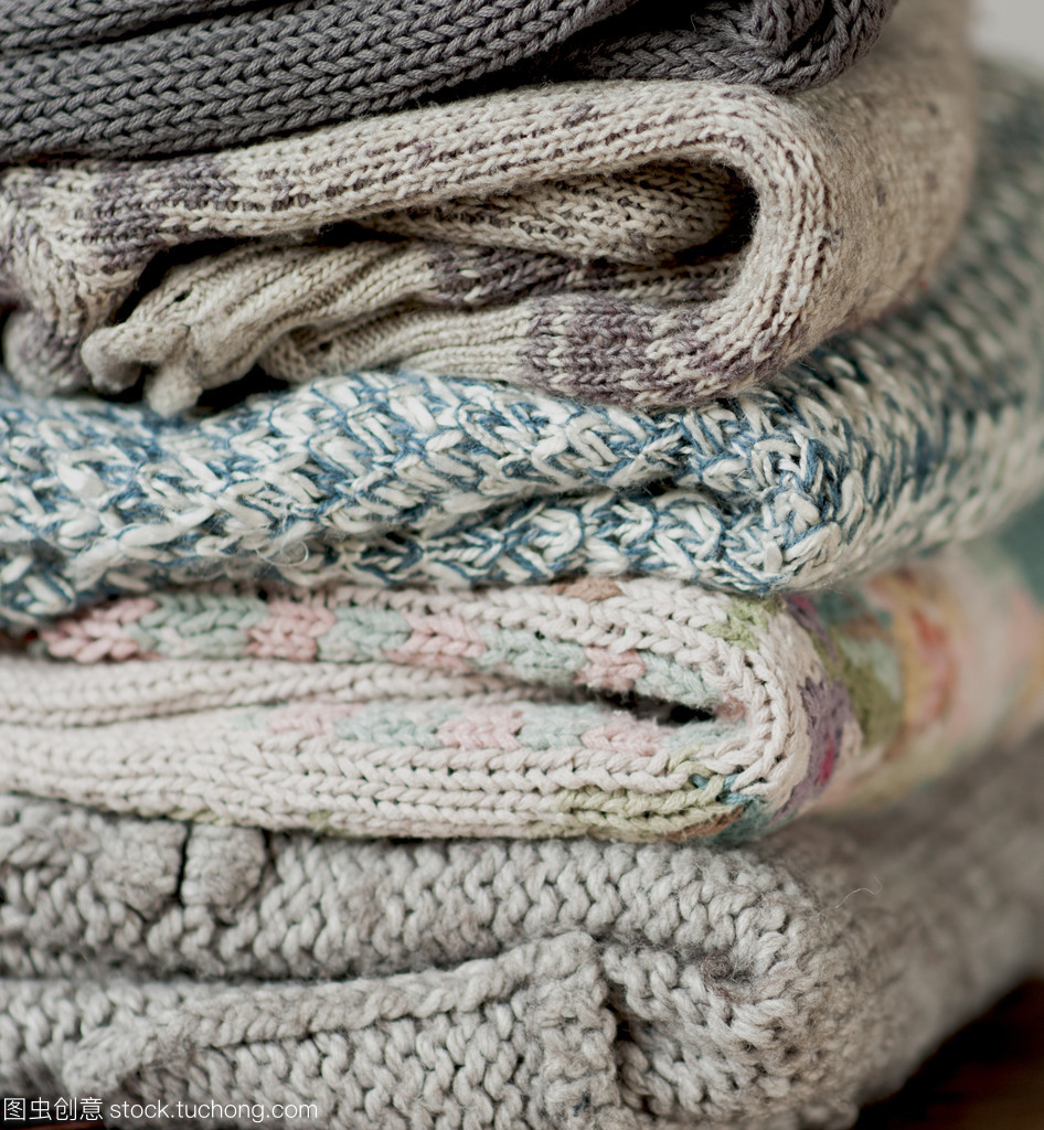 針織的溫柔 層疊衣物中的紋理美學